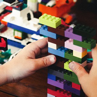 Белорусский протоиерей рассказал о «воинственной ярости» игрушек Lego