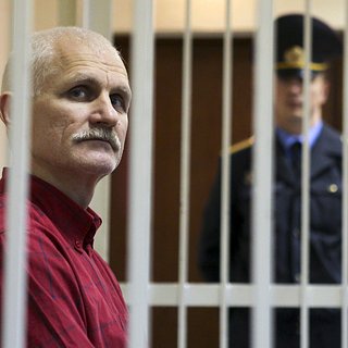 В Германии осудили судебный процесс над белорусским лауреатом Нобелевской премии
