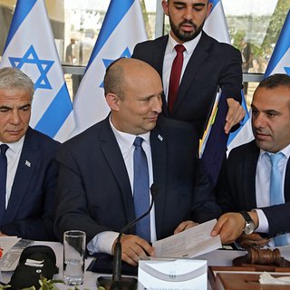 Экс-премьер Израиля обвинил страны Запада в остановке переговоров по Украине