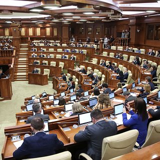 Парламент Молдавии принял в I чтении законопроект о переименовании госязыка