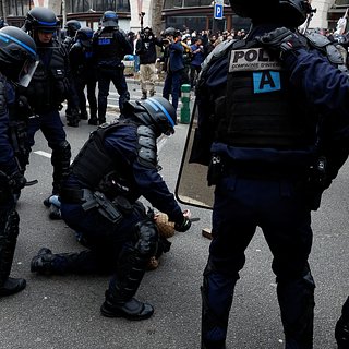 На акции протеста в Париже произошли столкновения с полицией