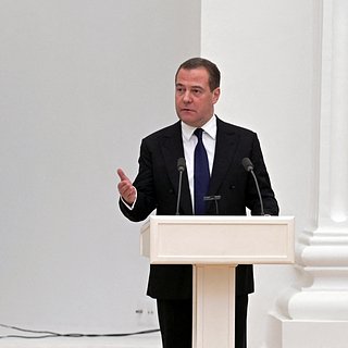 Медведев пригрозил суду в Гааге точечным применением гиперзвуковой ракеты