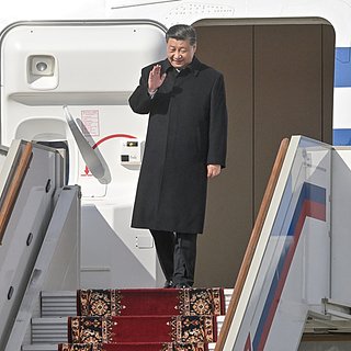 Си Цзиньпин прилетел в Россию
