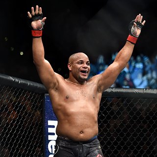 Бывший чемпион UFC назвал три лучших поединка 2023 года в промоушене