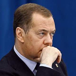 Медведев назвал должностных лиц Британии законной военной целью для России