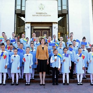 Молдавия поздравила Украину с Днем независимости с перевернутым флагом