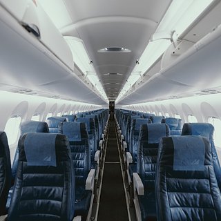 Женатый пилот занялся сексом со стюардессой в джакузи отеля и попался