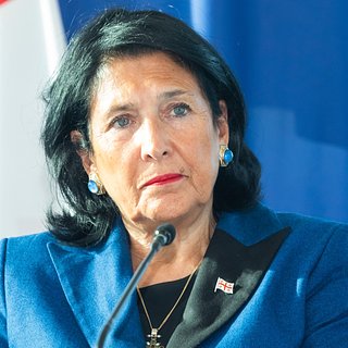 Президент Грузии посоветовала забыть мечту о ее отставке