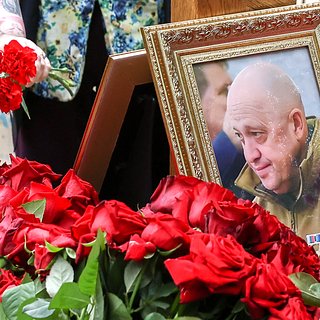 Россиянин разгромил мемориал Пригожину и Уткину и попал под уголовную статью