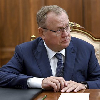Россиянам предложили ограничить рублевые переводы за рубеж