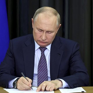 Путин предложил установить День воссоединения России с новыми регионами
