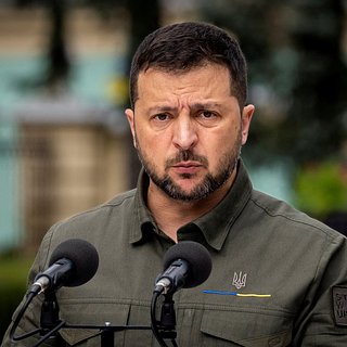 В Киеве назвали опрос об ответственности Зеленского за коррупцию атакой