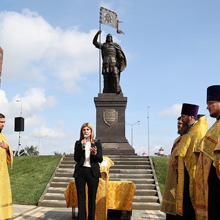 В российском городе открыли памятник Александру Невскому с цитатой из SHAMAN