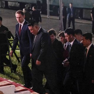 Ким Чен Ына встретили в России красной ковровой дорожкой