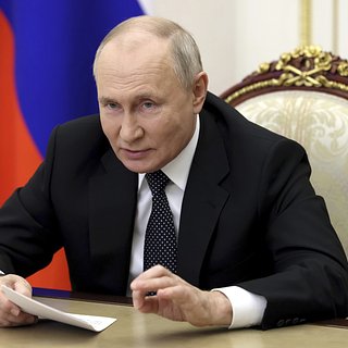 Путин пошутил над попросившим миллиард из бюджета Грефом