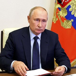 Путин поднял зарплаты чиновникам