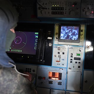 Неопознанный самолет ВМФ США нарушил границу России