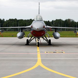 На Украине решили создать центры обучения пилотов истребителей F-16