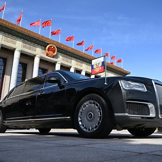 Путин прилетел в Китай с личным автомобилем