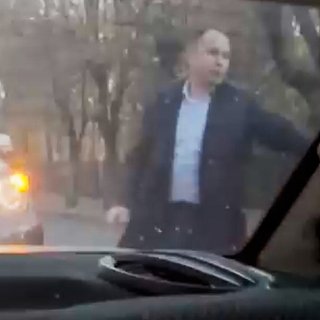 Российский чиновник и студент не поделили дорогу и подрались