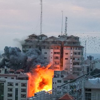 Израиль ночью нанес авиаудары по 150 подземным объектам в секторе Газа