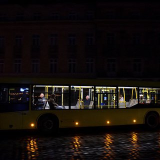 В Москве мужчина выстрелил в женщину в автобусе