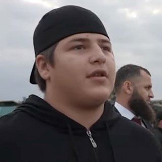 В Чечне рассказали об умении 15-летнего сына Кадырова обращаться с оружием