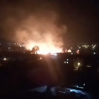 Стало известно о масштабном пожаре на складе в украинском городе