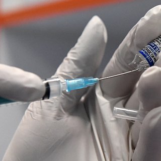 Эпидемиолог дал россиянам совет по вакцинации против COVID