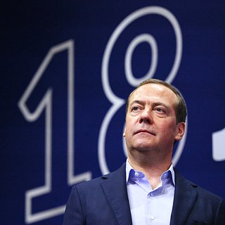 Медведев сделал оставшуюся без помощи США Украину героем мема и опубликовал его