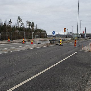 Финские военные начали возводить заграждения на границе с Россией