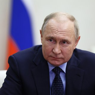 Путин призвал налоговиков не сбавлять темпы пополнения бюджета