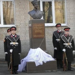 В России снесли разозливший коммунистов памятник борцу с советской властью