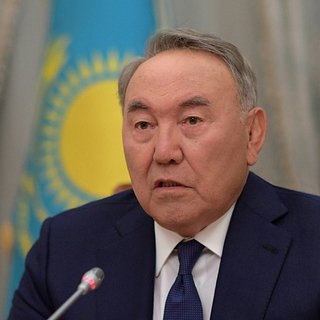 Назарбаев в мемуарах рассказал о второй жене и сыновьях