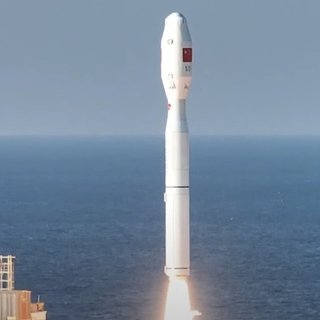 Китай запустил спутник на ракете с морской платформы