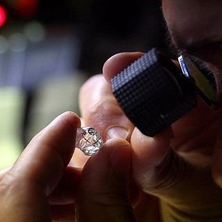 Страны G7 запретили ввозить российские алмазы