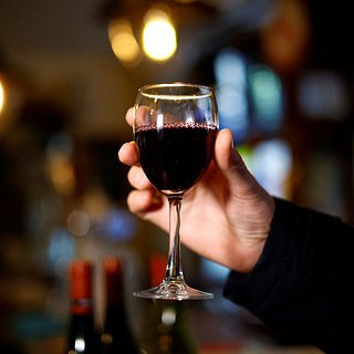 Россиян предупредили о подорожании импортных вин в 2024 году
