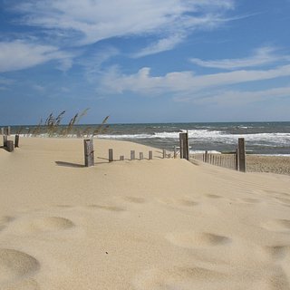 Мужчину засыпало песком заживо на популярном пляже