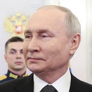 В Кремле назвали спонтанным решение Путина объявить об участии в выборах