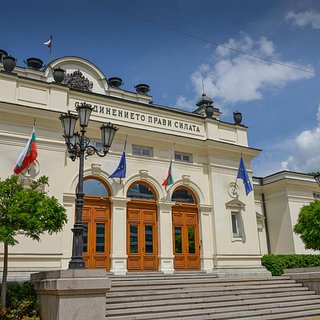 В парламенте Болгарии произошла стычка из-за передачи Украине списанных БТР