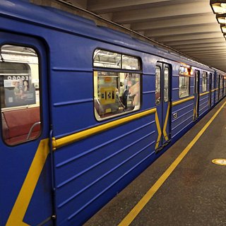 В Киеве закрыли шесть станций метро, тоннели подтоплены и могут рухнуть. Почему на Украине обвиняют Януковича и Азарова?