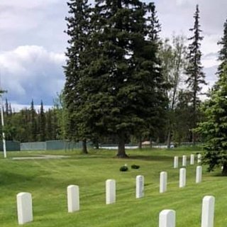 Российским дипломатам не дали посетить военно-мемориальное кладбище на Аляске