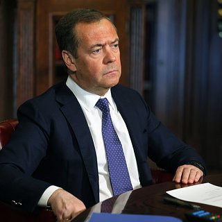 Медведев заявил о неидеальности Конституции России