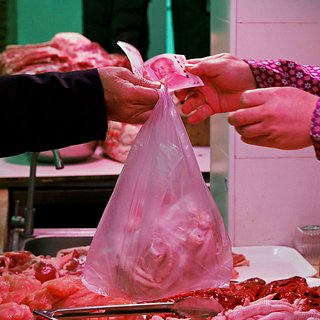 Угрозу китайской экономике увидели в свиньях