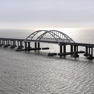 Движение транспорта по Крымскому мосту временно перекрыли