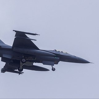 В США заявили об отсутствии нужного числа способных управлять F-16 летчиков