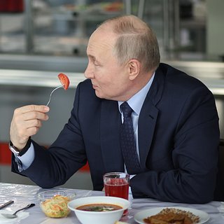 Путин объяснил необходимость производить больше томатов