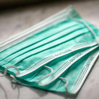 В России предложили маркировать медицинские маски и презервативы