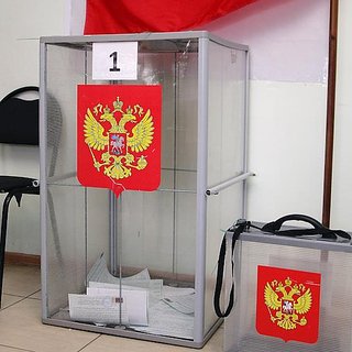 В российском регионе избирателям стали наливать водку