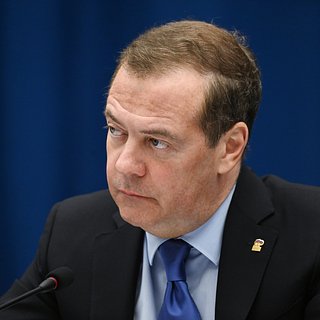 Медведев ответил на призыв президента Латвии разрушить Россию